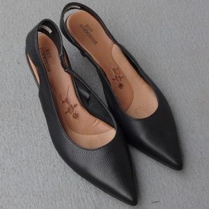 Black Slingback Pointed Kitten Heels Size 6.5
